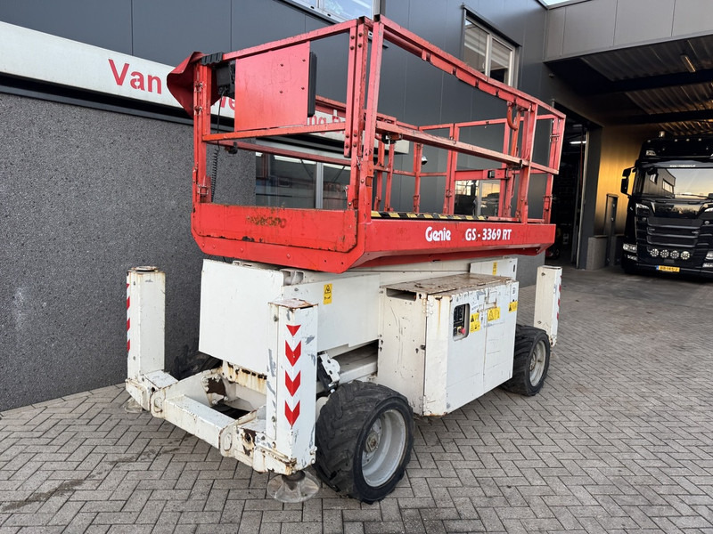 Genie GS 3369 RT Hoogwerker / Arbeitsbuhne 12mtr werkhoogte 4x4 Kubota DIESEL 2013 - 剪式升降机:图3 Genie GS 3369 RT Hoogwerker / Arbeitsbuhne 12mtr werkhoogte 4x4 Kubota DIESEL 2013 - 剪式升降机:图3