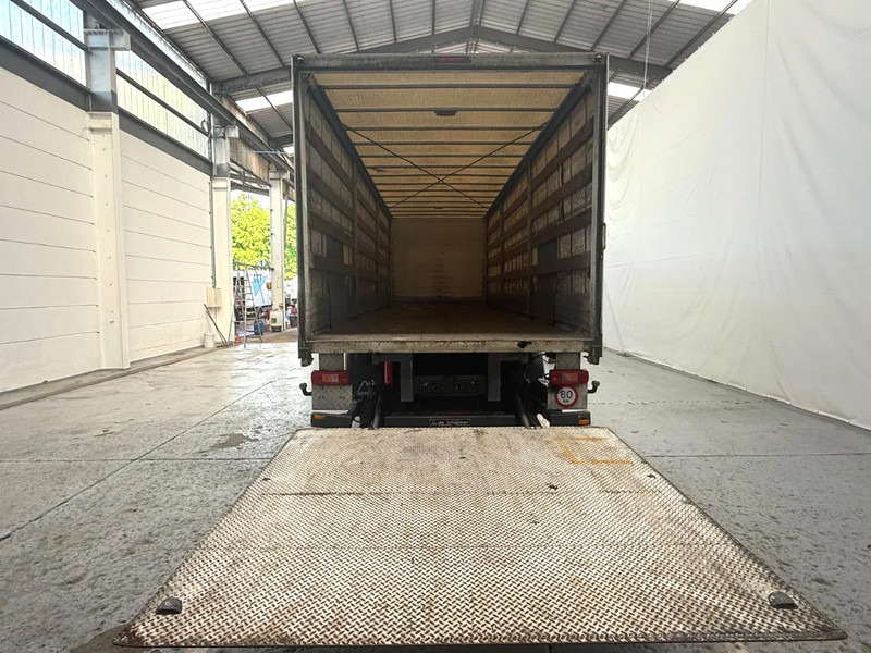 Volvo FM 330 / Essieu relevable et directionnel / Steerable lift axle / Lift as en stuuras - 侧帘卡车:图5 Volvo FM 330 / Essieu relevable et directionnel / Steerable lift axle / Lift as en stuuras - 侧帘卡车:图5