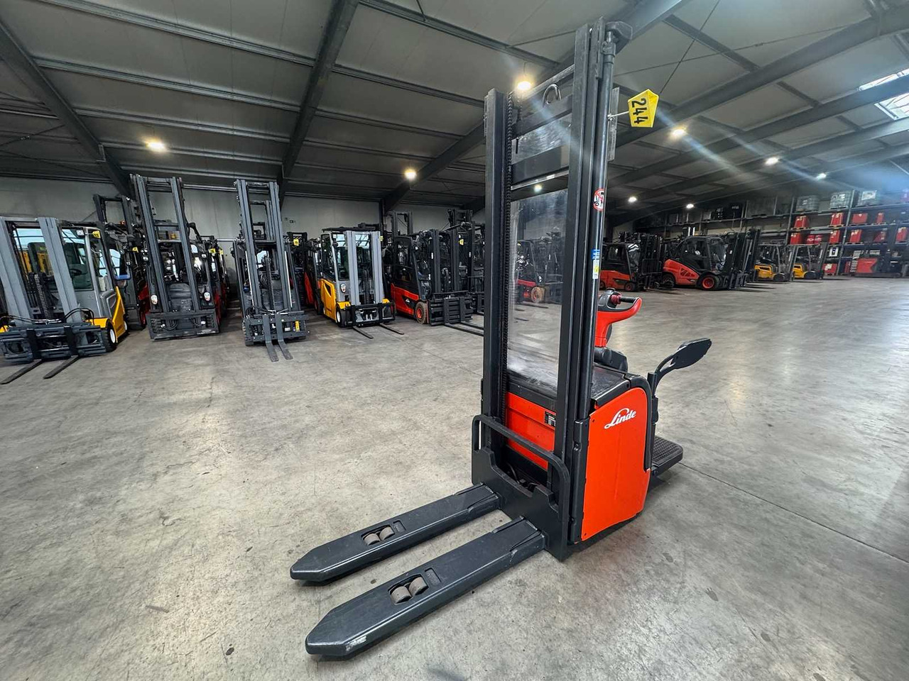 04/2012 SERVICE +UVV 10/2026 LINDE L14AP 1.400KG PALLET TRUCK ANT 2.364 HOURS - 叉车:图3 04/2012 SERVICE +UVV 10/2026 LINDE L14AP 1.400KG PALLET TRUCK ANT 2.364 HOURS - 叉车:图3