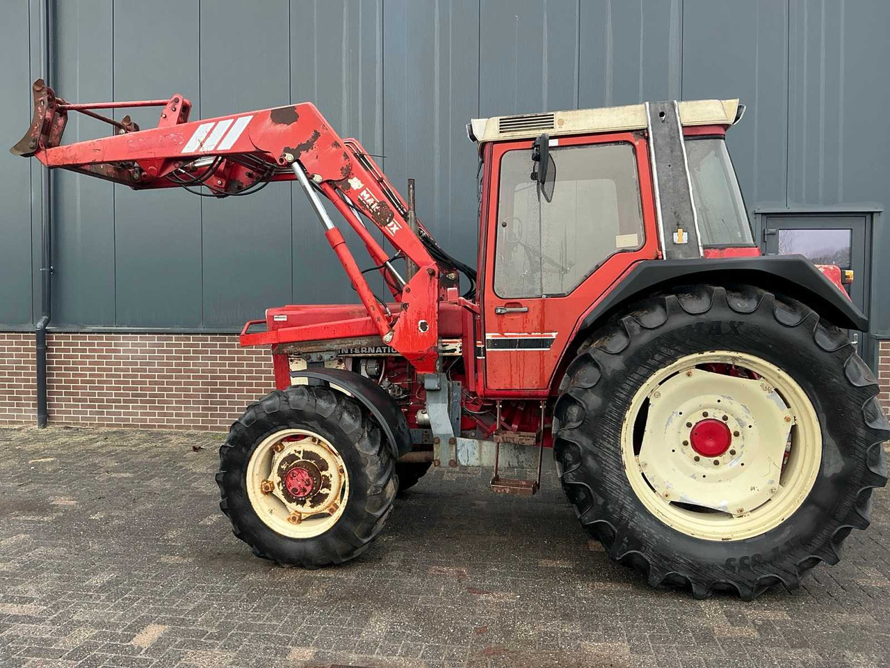 1982 INTERNATIONAL HARVESTER 845 XL ALL-WHEEL DRIVE FARM TRACTOR - 拖拉机:图3 1982 INTERNATIONAL HARVESTER 845 XL ALL-WHEEL DRIVE FARM TRACTOR - 拖拉机:图3