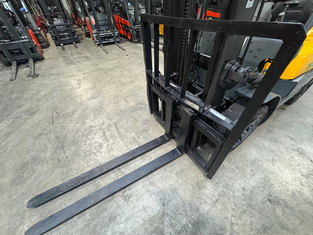 1992 SERVICE IN 415 HOURS TCM FG30N5 3,000KG GAS FORKLIFT FORKLIFT NISSAN ENGINE - 叉车:图3 1992 SERVICE IN 415 HOURS TCM FG30N5 3,000KG GAS FORKLIFT FORKLIFT NISSAN ENGINE - 叉车:图3