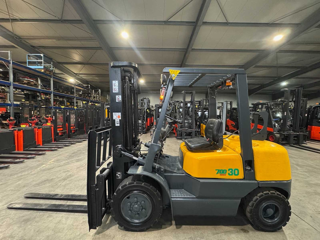 1992 SERVICE IN 415 HOURS TCM FG30N5 3,000KG GAS FORKLIFT FORKLIFT NISSAN ENGINE - 叉车:图1 1992 SERVICE IN 415 HOURS TCM FG30N5 3,000KG GAS FORKLIFT FORKLIFT NISSAN ENGINE - 叉车:图1
