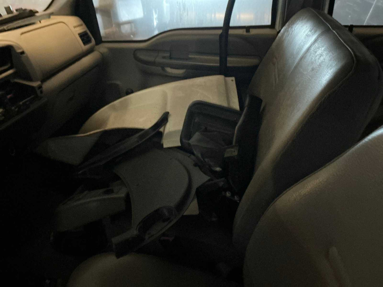 卡车 1999 FORD F-650 DUAL-CAB PICKUP TRUCK:图15 卡车 1999 FORD F-650 DUAL-CAB PICKUP TRUCK:图15