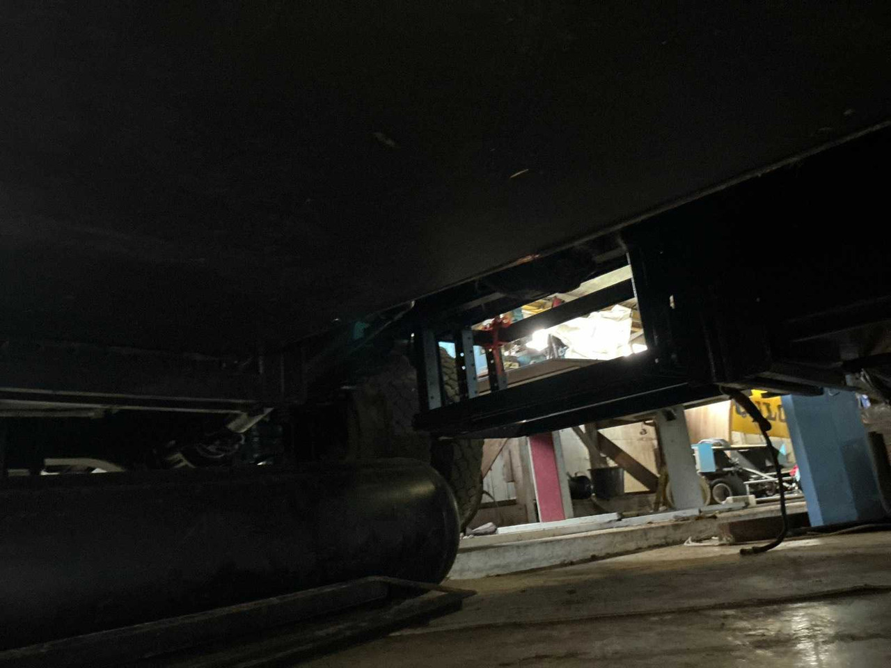 卡车 1999 FORD F-650 DUAL-CAB PICKUP TRUCK:图23 卡车 1999 FORD F-650 DUAL-CAB PICKUP TRUCK:图23