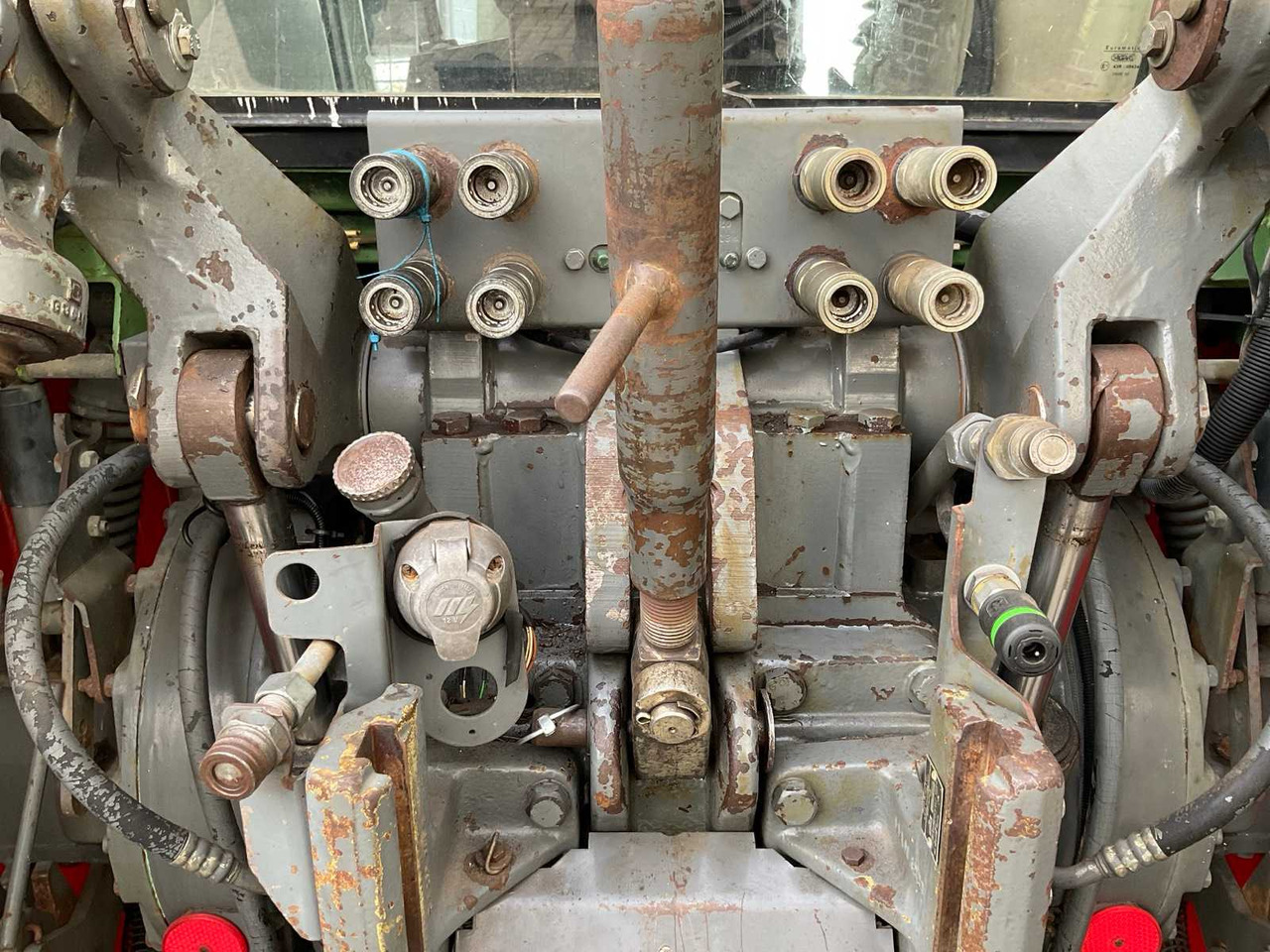 拖拉机 2000 FENDT FAVORIT 816 ALL-WHEEL DRIVE AGRICULTURAL TRACTOR：图17