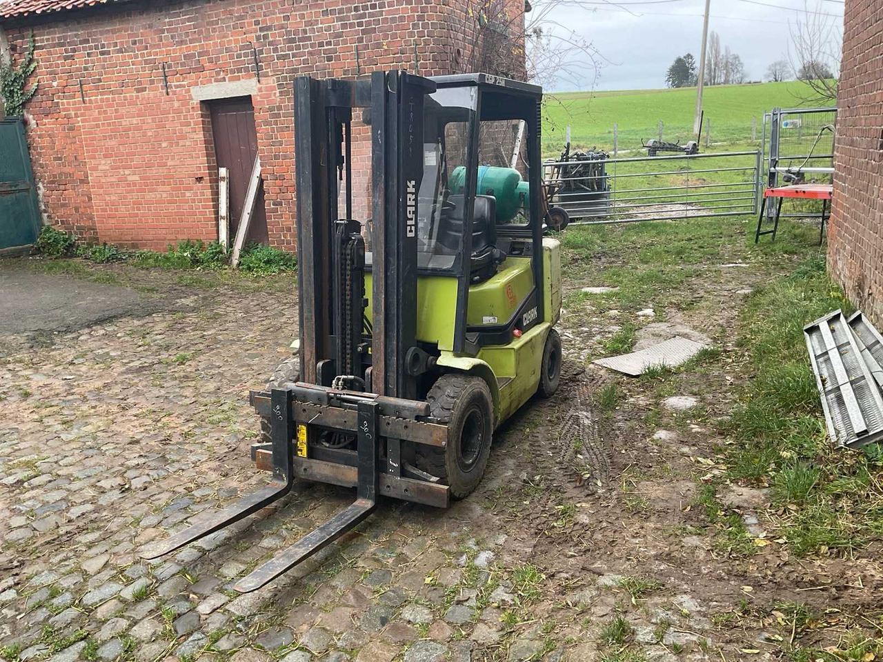 2001 CLARK CGP 25 H FORKLIFT - 叉车:图3 2001 CLARK CGP 25 H FORKLIFT - 叉车:图3