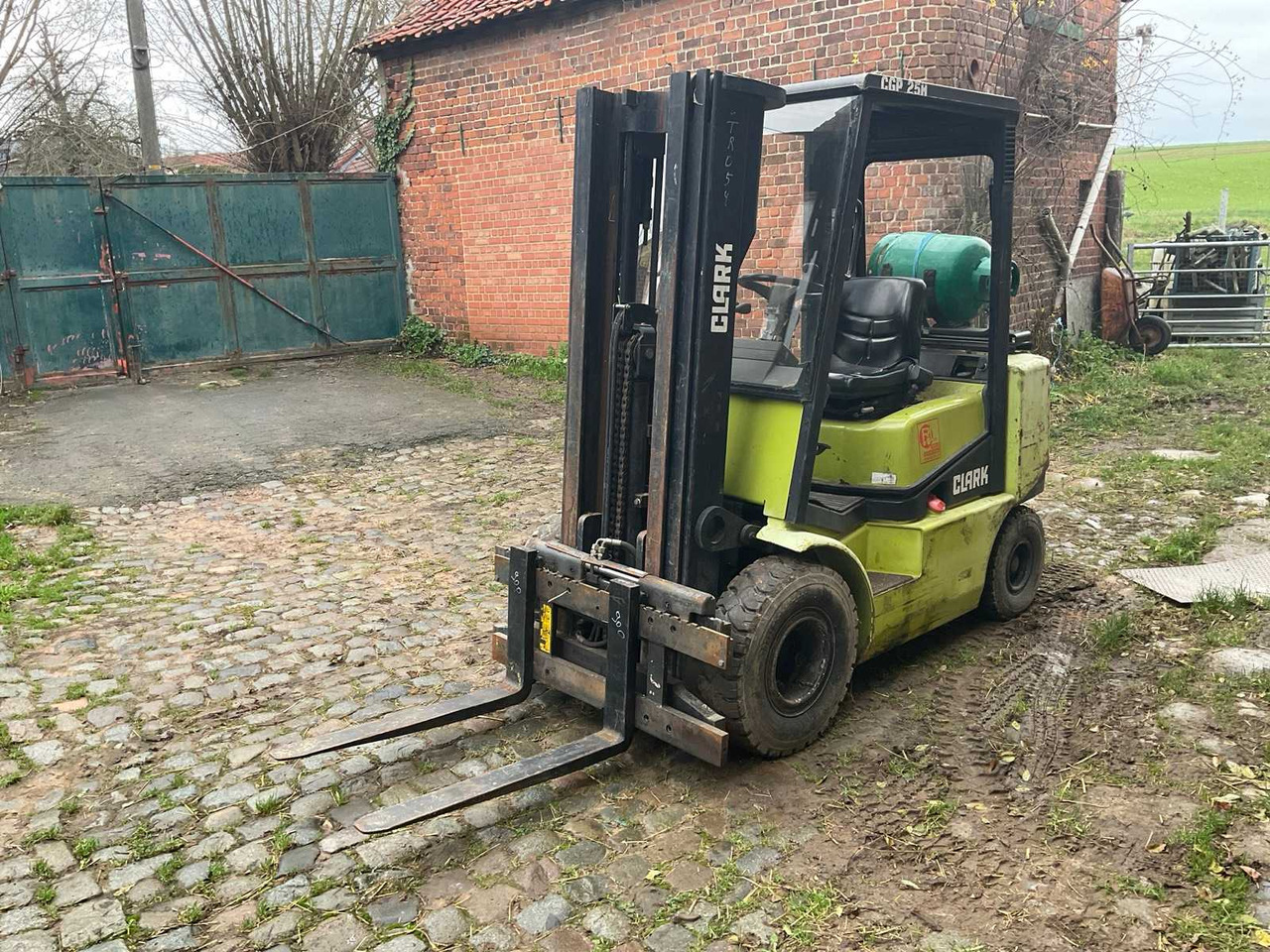 2001 CLARK CGP 25 H FORKLIFT - 叉车:图1 2001 CLARK CGP 25 H FORKLIFT - 叉车:图1