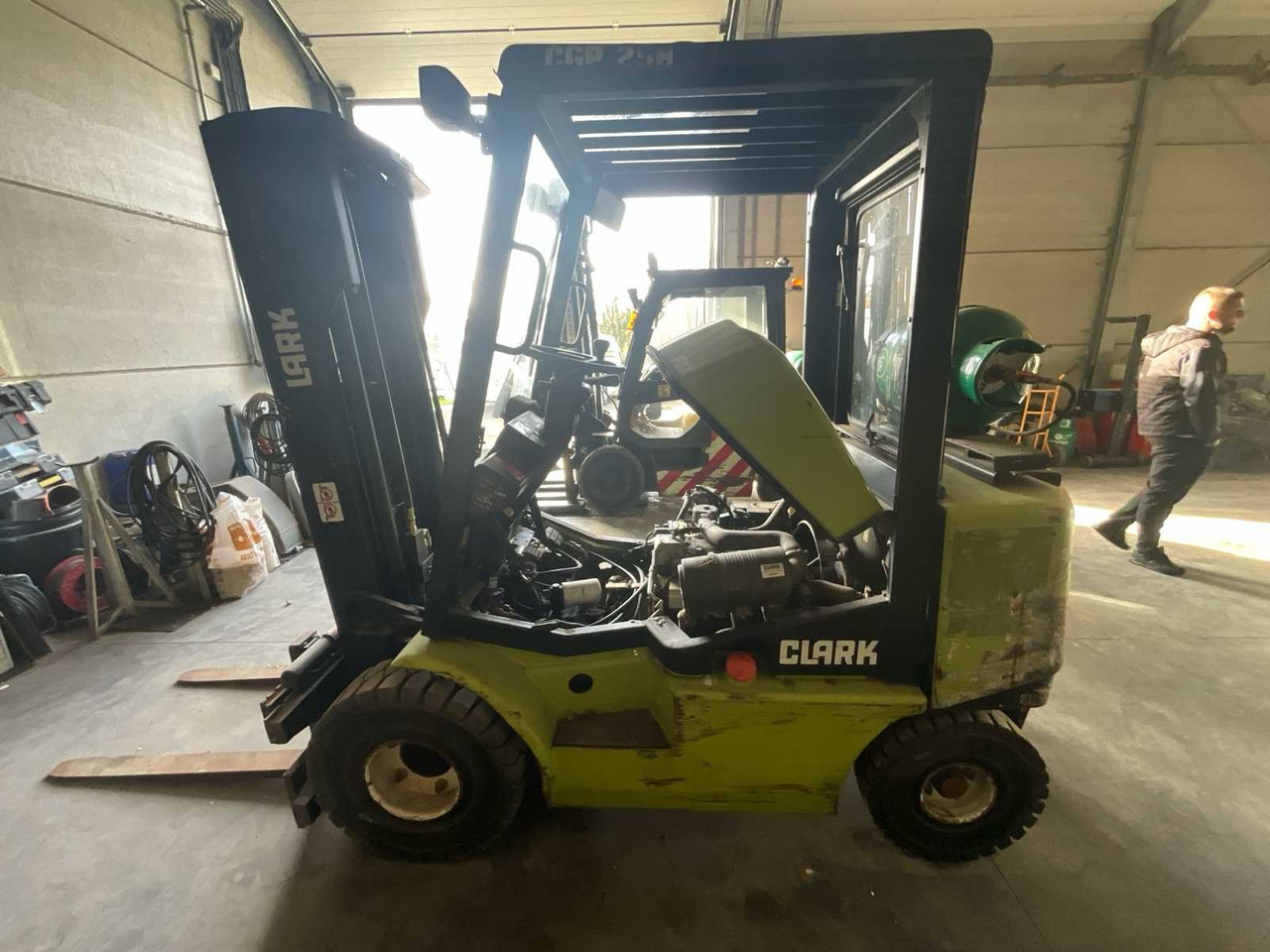 2001 CLARK CGP25H FORKLIFT - 叉车:图2 2001 CLARK CGP25H FORKLIFT - 叉车:图2
