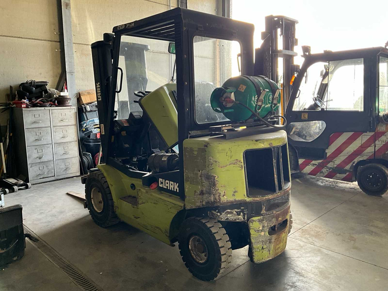 2001 CLARK CGP25H FORKLIFT - 叉车:图3 2001 CLARK CGP25H FORKLIFT - 叉车:图3