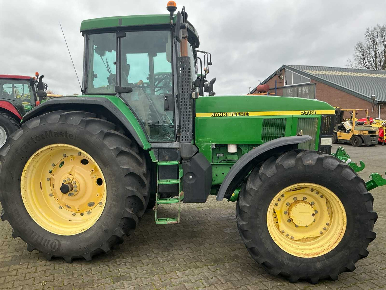 2002 JOHN DEERE 7710 FOUR WHEEL DRIVE FARM TRACTOR - 拖拉机:图3 2002 JOHN DEERE 7710 FOUR WHEEL DRIVE FARM TRACTOR - 拖拉机:图3