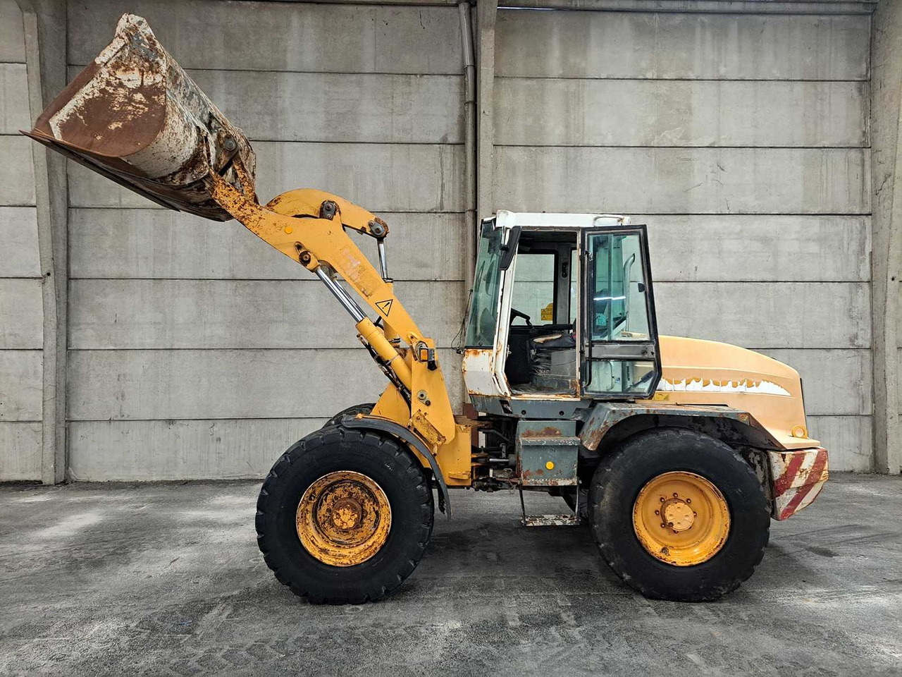 2002 LIEBHERR L514 SHOVEL - 轮式装载机:图4 2002 LIEBHERR L514 SHOVEL - 轮式装载机:图4