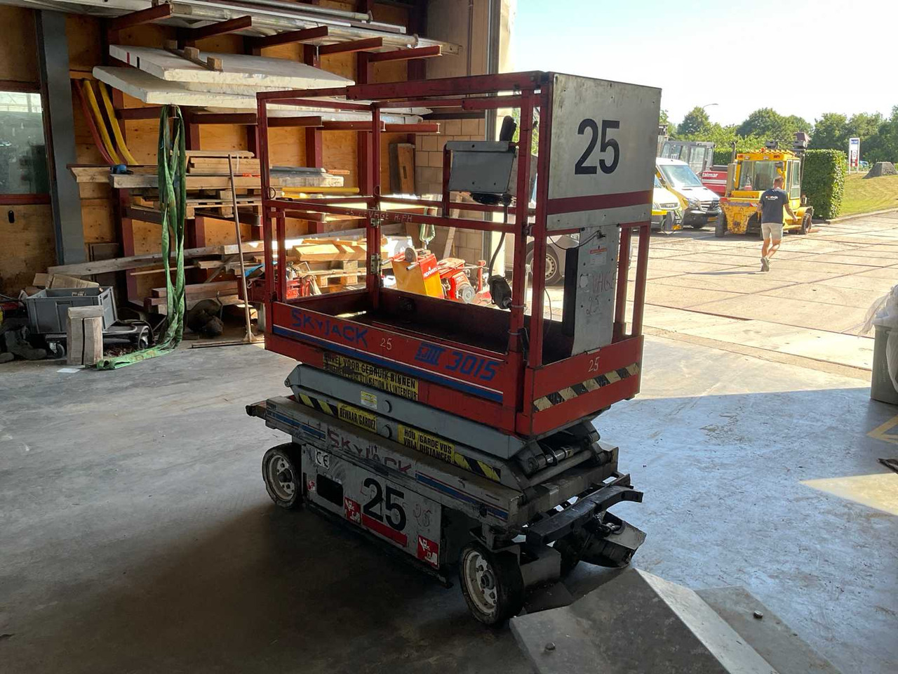 2002 SKYJACK SJ3 3015 AERIAL PLATFORM - 空中平台:图4 2002 SKYJACK SJ3 3015 AERIAL PLATFORM - 空中平台:图4