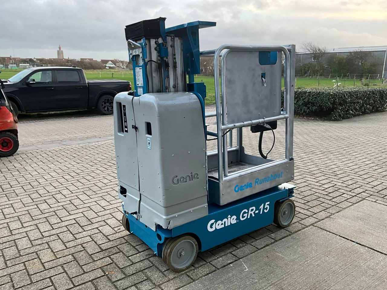 2005 GENIE GR-15 AERIAL PLATFORM - 空中平台:图3 2005 GENIE GR-15 AERIAL PLATFORM - 空中平台:图3