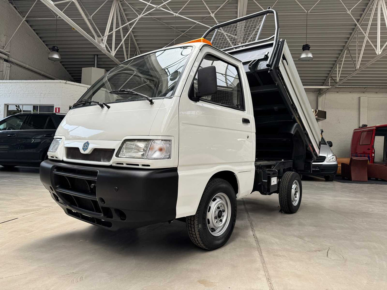 2005 PIAGGIO PORTER TIPPER 1.3 PETROL - 小型货车:图1 2005 PIAGGIO PORTER TIPPER 1.3 PETROL - 小型货车:图1