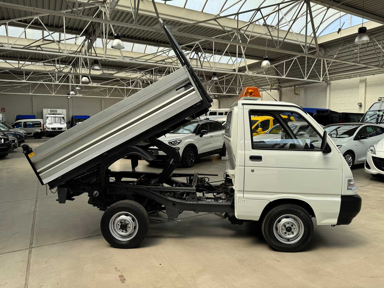 2005 PIAGGIO PORTER TIPPER 1.3 PETROL - 小型货车:图2 2005 PIAGGIO PORTER TIPPER 1.3 PETROL - 小型货车:图2