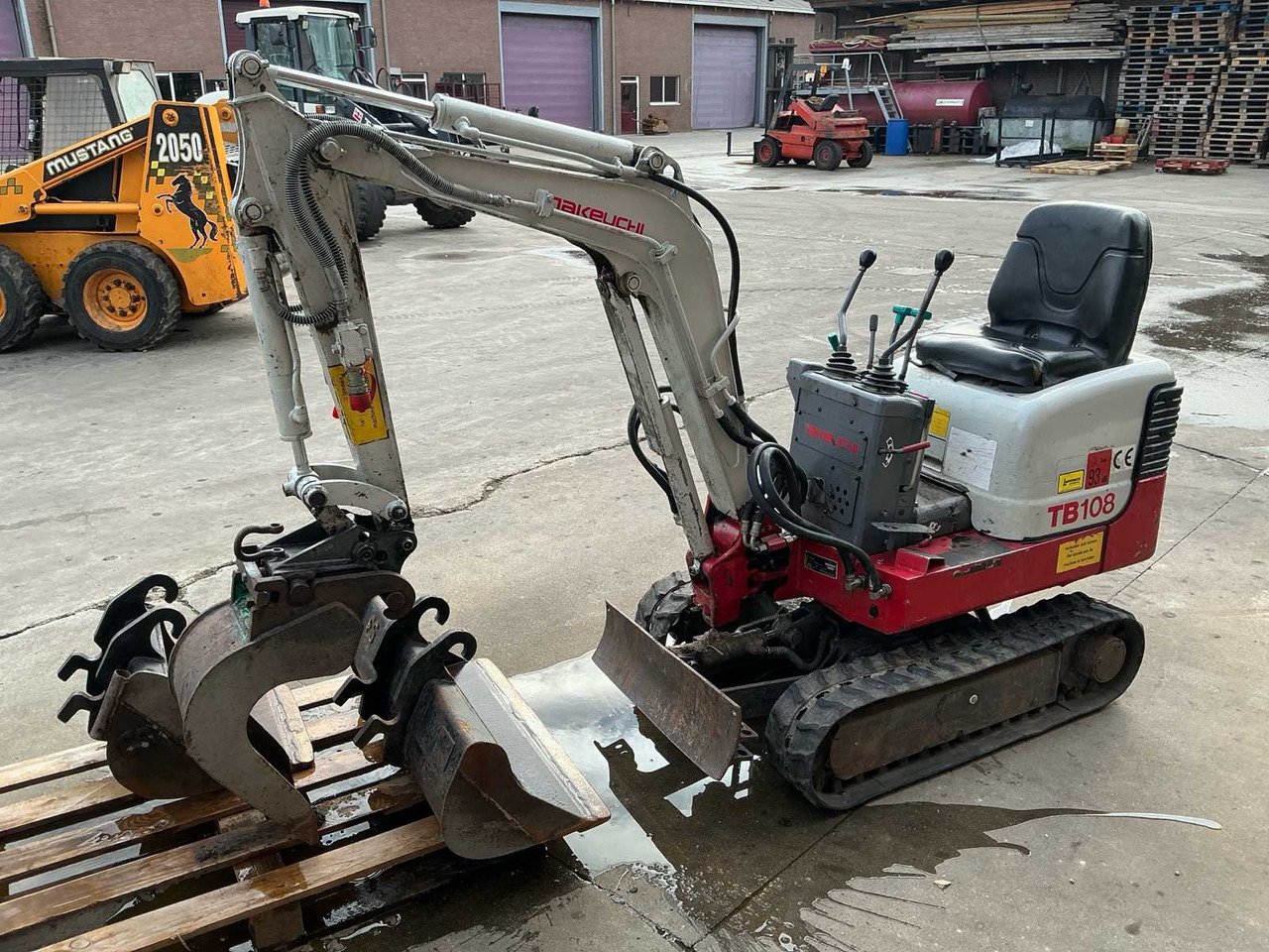2005 TAKEUCHI TB108 MINI EXCAVATOR - 小型挖掘机:图1 2005 TAKEUCHI TB108 MINI EXCAVATOR - 小型挖掘机:图1