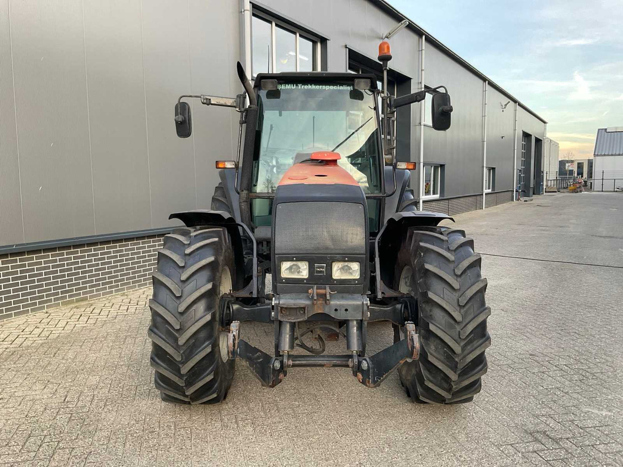 2005 VALTRA 6850 HITECH ALL-WHEEL DRIVE FARM TRACTOR - 拖拉机:图3 2005 VALTRA 6850 HITECH ALL-WHEEL DRIVE FARM TRACTOR - 拖拉机:图3