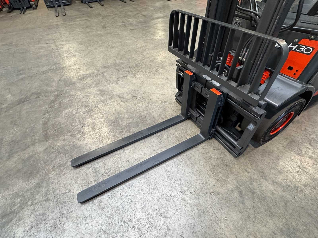 2006 LINDE H30T 3.000KG 3.+4. - 叉车:图3 2006 LINDE H30T 3.000KG 3.+4. - 叉车:图3