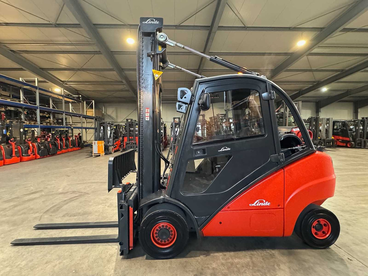 2006 LINDE H30T 3.000KG 3.+4. - 叉车:图4 2006 LINDE H30T 3.000KG 3.+4. - 叉车:图4