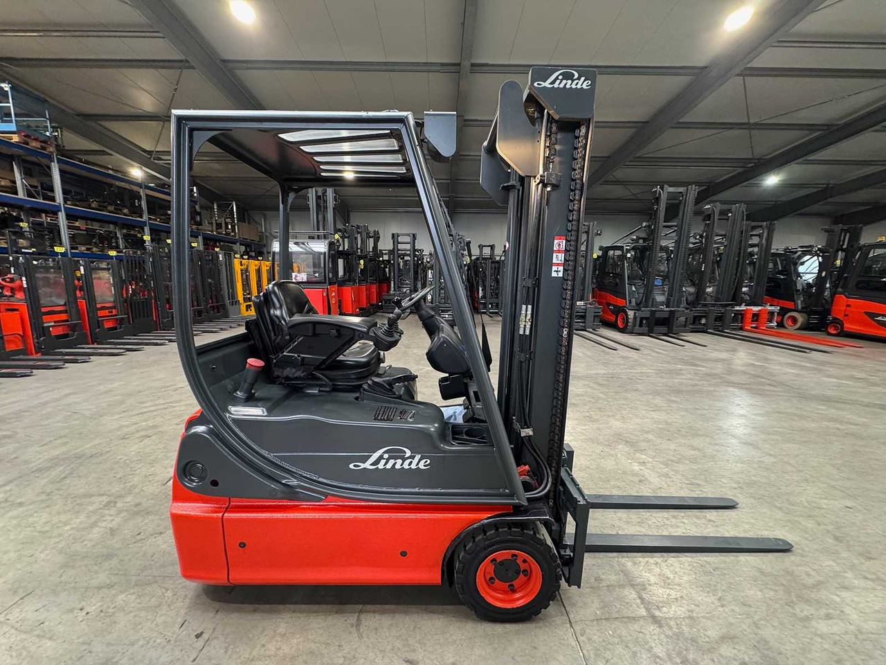 2006 SERVICE + UVV 12/2026 LINDE E14 2,977 HOURS 4X TIRES NEW ELECTRIC FORKLIFT. E20 E16 - 叉车:图5 2006 SERVICE + UVV 12/2026 LINDE E14 2,977 HOURS 4X TIRES NEW ELECTRIC FORKLIFT. E20 E16 - 叉车:图5
