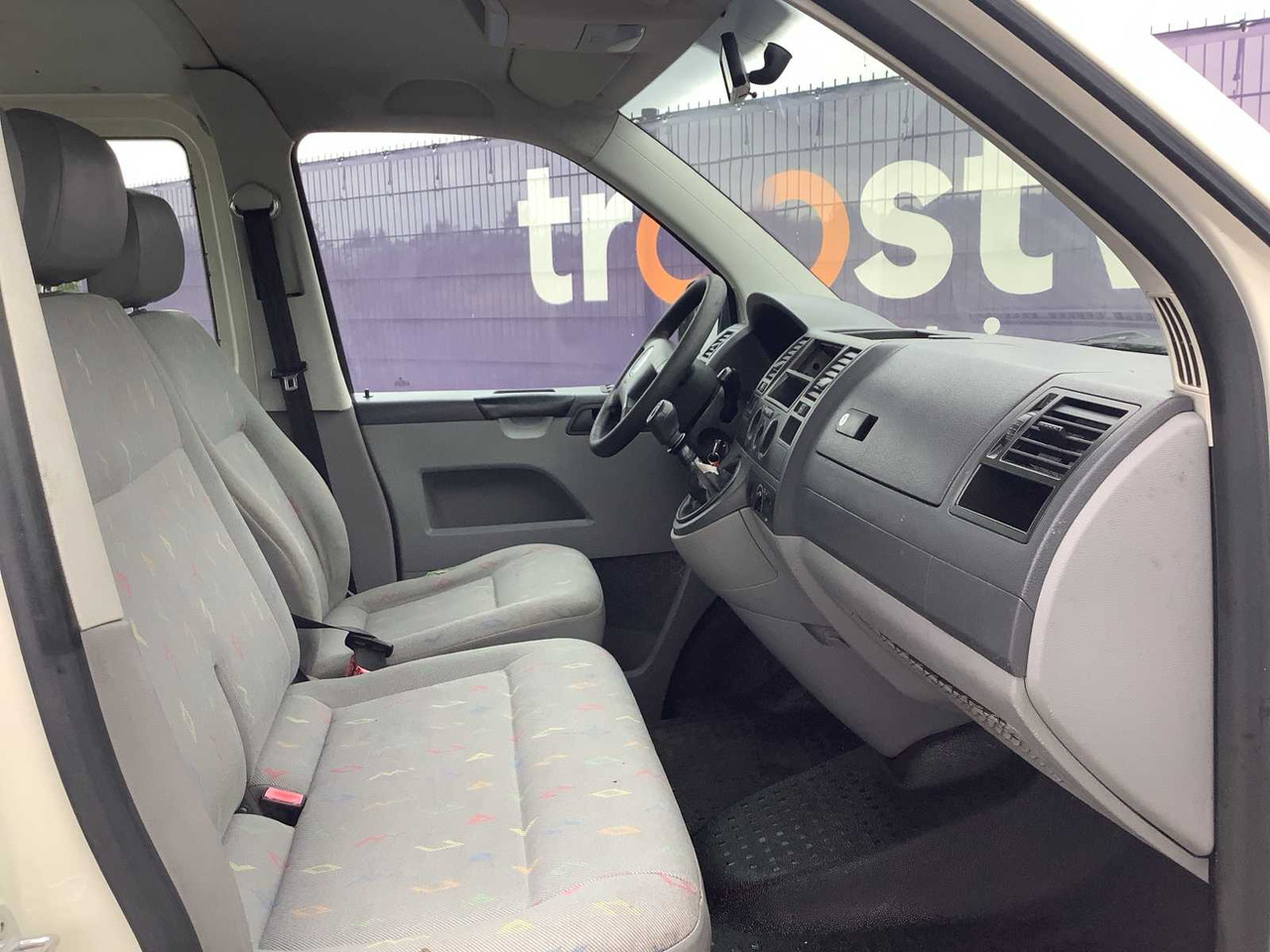 2006 - VOLKSWAGEN - TRANSPORTER KOMBI - 1.9 TDI 300 BASELINE - COMMERCIAL VEHICLE - 小型货车:图5 2006 - VOLKSWAGEN - TRANSPORTER KOMBI - 1.9 TDI 300 BASELINE - COMMERCIAL VEHICLE - 小型货车:图5