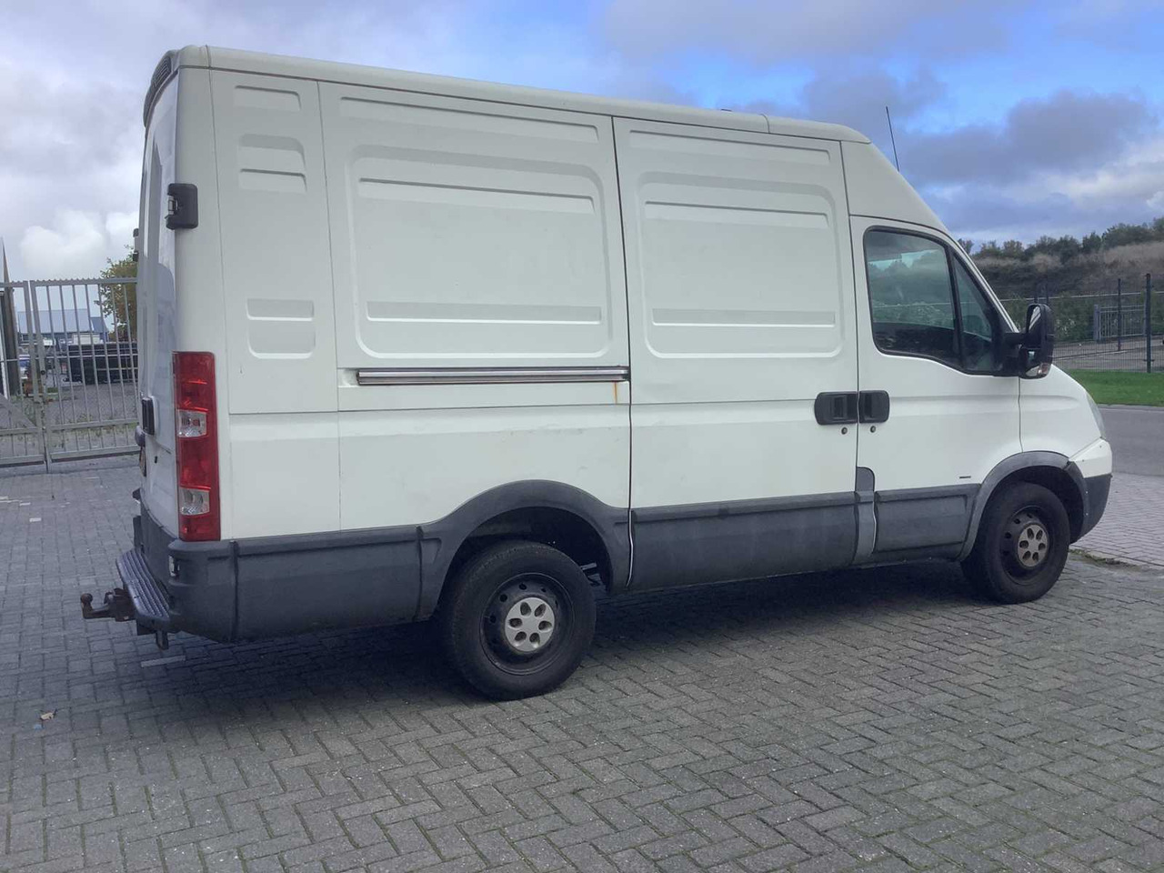 2007 IVECO DAILY 29 L 10V 300 H2 L COMMERCIAL VEHICLE - 小型货车:图4 2007 IVECO DAILY 29 L 10V 300 H2 L COMMERCIAL VEHICLE - 小型货车:图4