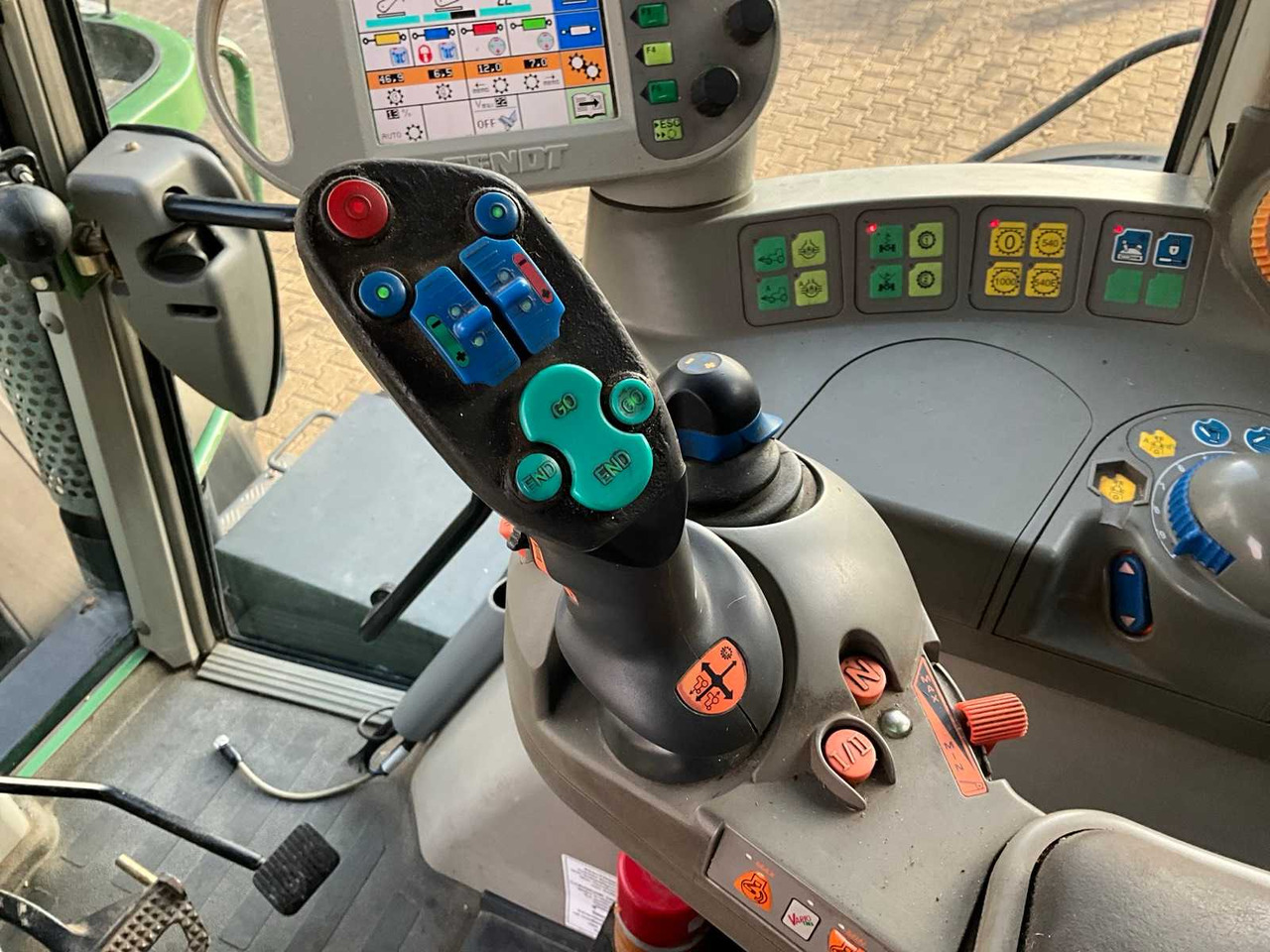 拖拉机 2010 FENDT 716 TMS ALL-WHEEL DRIVE AGRICULTURAL TRACTOR:图15 拖拉机 2010 FENDT 716 TMS ALL-WHEEL DRIVE AGRICULTURAL TRACTOR:图15