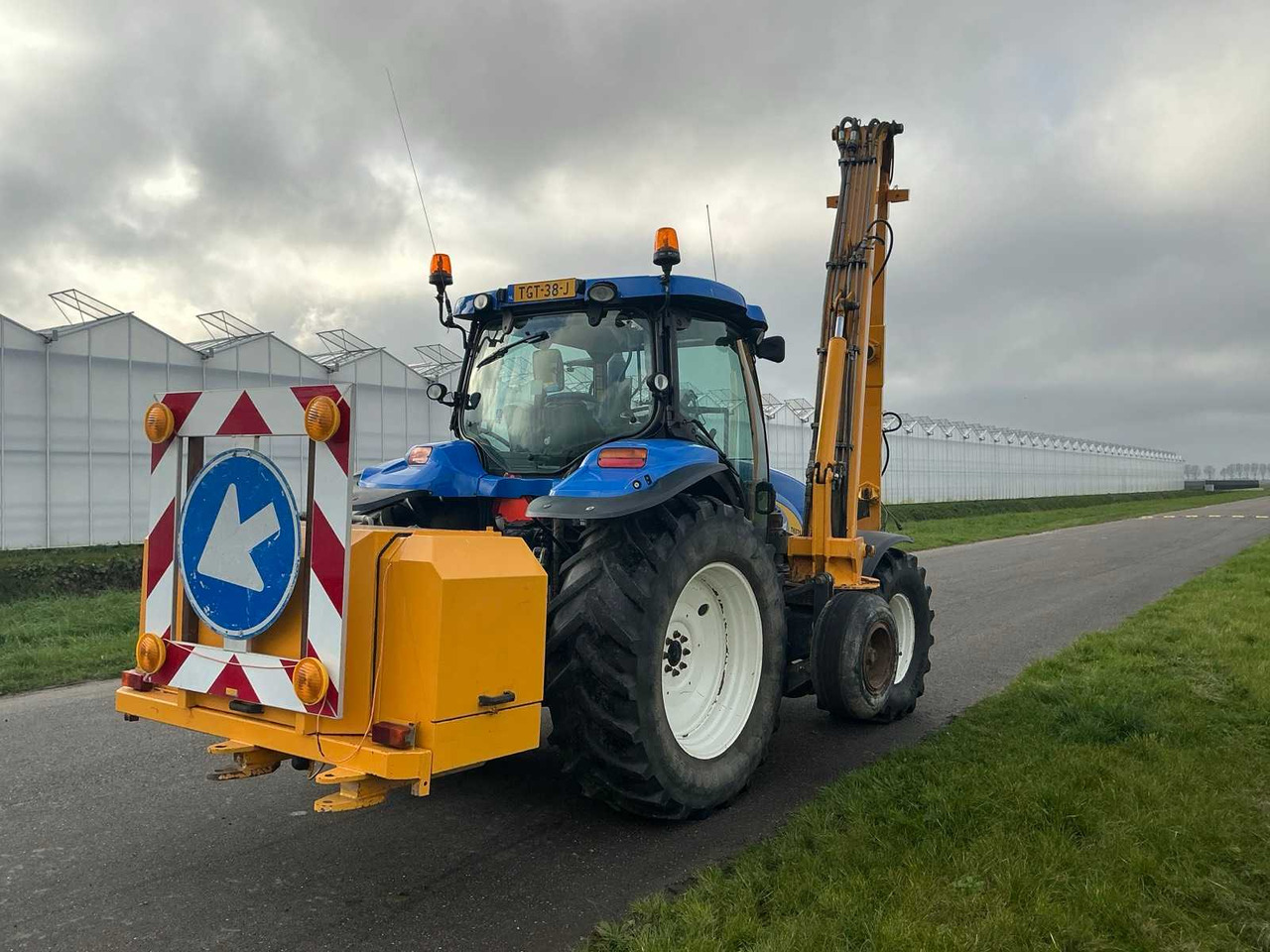 2011 NEW HOLLAND T6070 FOUR WHEEL DRIVE FARM TRACTOR - 拖拉机:图5 2011 NEW HOLLAND T6070 FOUR WHEEL DRIVE FARM TRACTOR - 拖拉机:图5