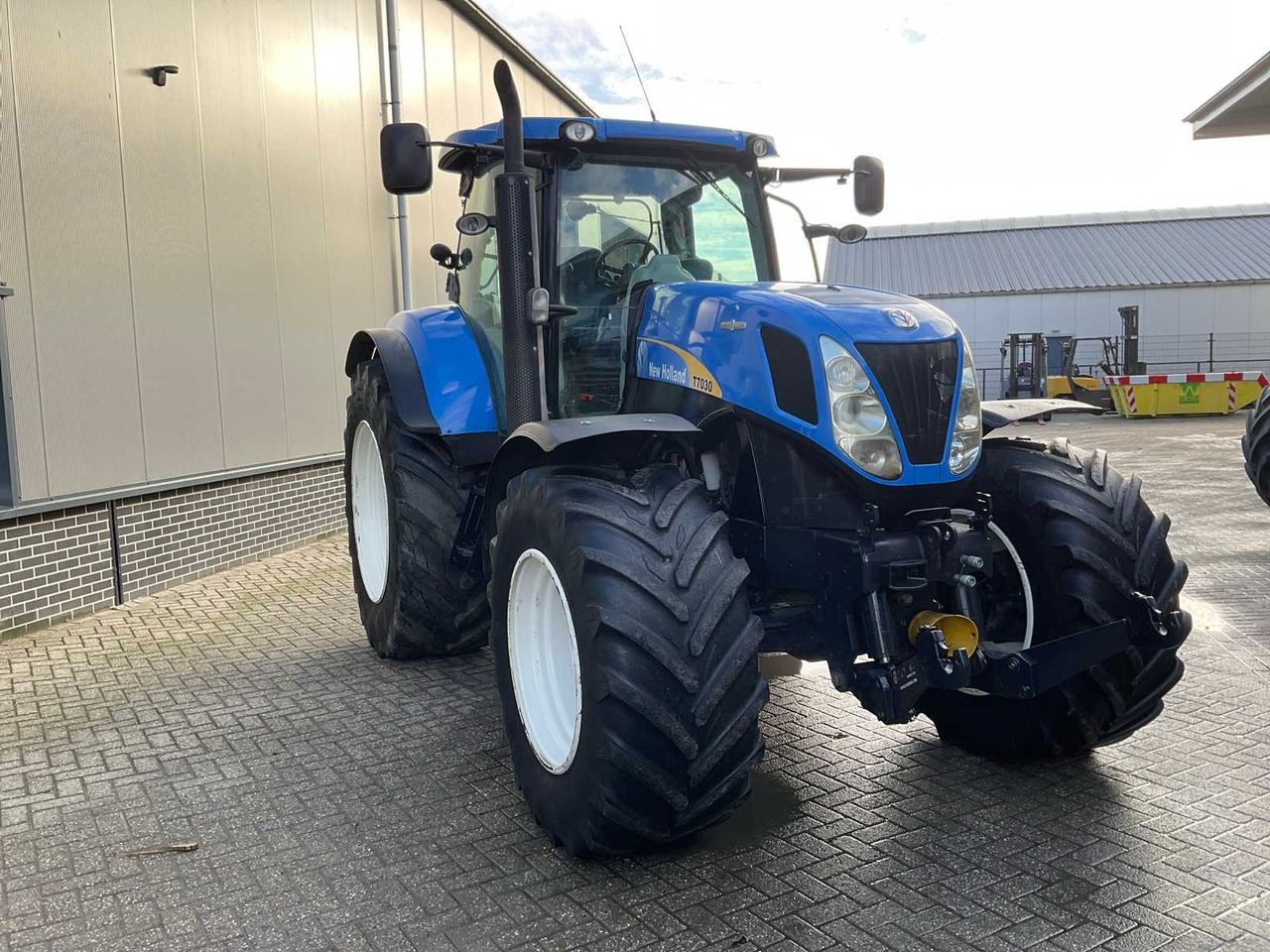 2011 NEW HOLLAND T7030 AUTOCOMMAND FOUR WHEEL DRIVE FARM TRACTOR - 拖拉机:图4 2011 NEW HOLLAND T7030 AUTOCOMMAND FOUR WHEEL DRIVE FARM TRACTOR - 拖拉机:图4