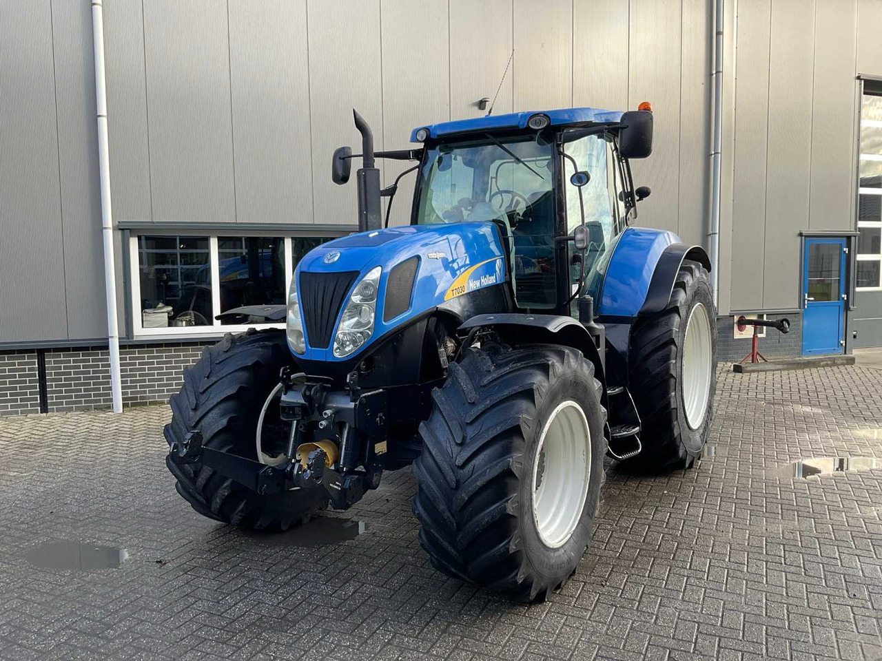 2011 NEW HOLLAND T7030 AUTOCOMMAND FOUR WHEEL DRIVE FARM TRACTOR - 拖拉机:图2 2011 NEW HOLLAND T7030 AUTOCOMMAND FOUR WHEEL DRIVE FARM TRACTOR - 拖拉机:图2