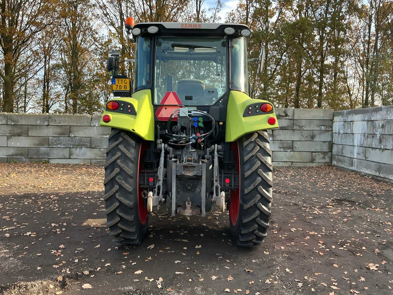 2012 CLAAS 410 ARION FOUR-WHEEL DRIVE FARM TRACTOR - 拖拉机:图4 2012 CLAAS 410 ARION FOUR-WHEEL DRIVE FARM TRACTOR - 拖拉机:图4