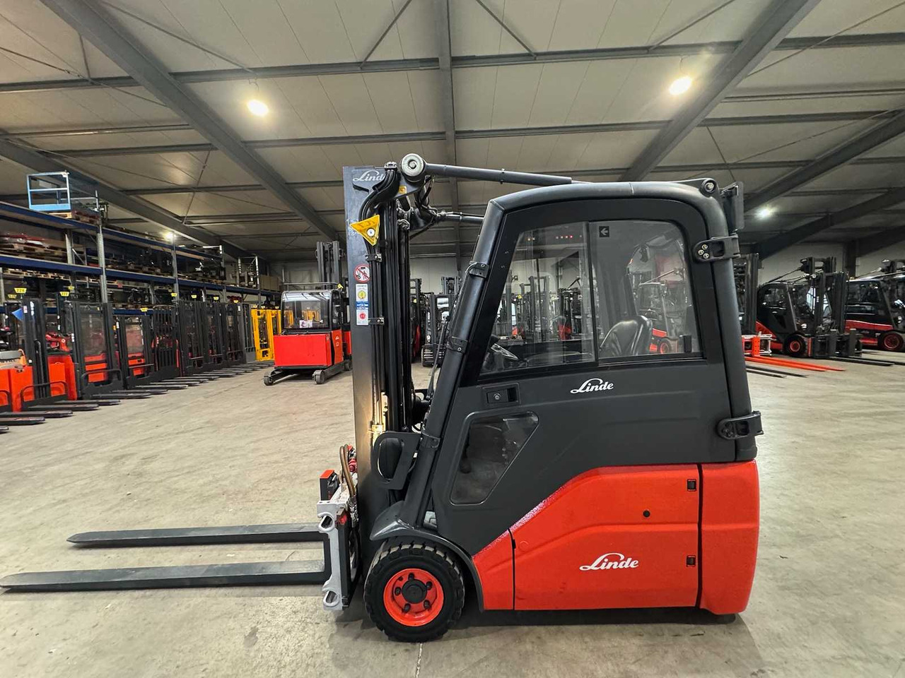 2013 SERVICE + UVV 12/2026 LINDE E16 1,600KG TRIPLEX CAB 3RD + 4TH VALVE FORK ADJUSTED ELECTRIC FORKLIFT 4,418 HOURS - 叉车:图2 2013 SERVICE + UVV 12/2026 LINDE E16 1,600KG TRIPLEX CAB 3RD + 4TH VALVE FORK ADJUSTED ELECTRIC FORKLIFT 4,418 HOURS - 叉车:图2