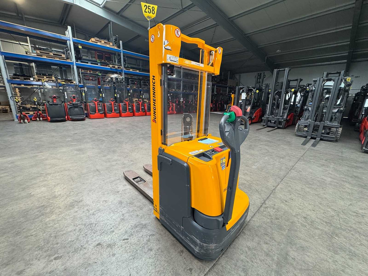 2015 JUNGHEINRICH EJC220 2,000KG STACKER PALLET TRUCK ANT FREE LIFT - 叉车:图4 2015 JUNGHEINRICH EJC220 2,000KG STACKER PALLET TRUCK ANT FREE LIFT - 叉车:图4
