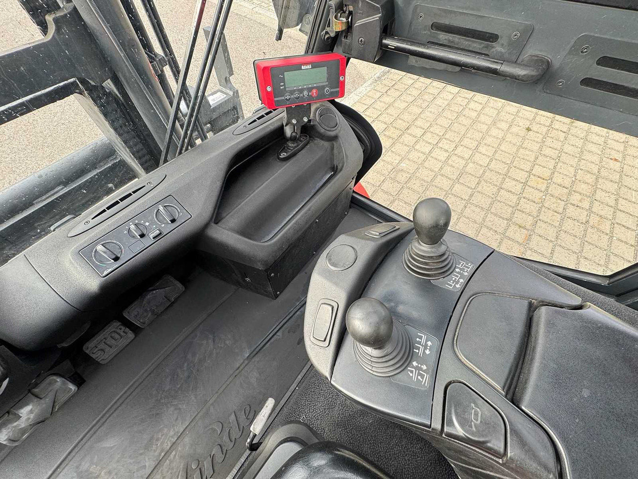 叉车 2015 SERVICE 10/2025 LINDE H70D 3RD + 4TH VALVE FORK ADJUSTER DIESEL FORKLIFT 10,706 HOURS:图16 叉车 2015 SERVICE 10/2025 LINDE H70D 3RD + 4TH VALVE FORK ADJUSTER DIESEL FORKLIFT 10,706 HOURS:图16