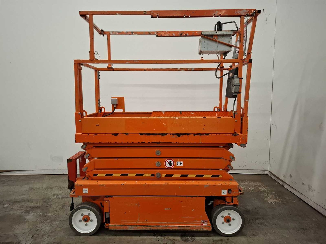 2015 SKYJACK SJ3219 AERIAL PLATFORM - 空中平台:图5 2015 SKYJACK SJ3219 AERIAL PLATFORM - 空中平台:图5