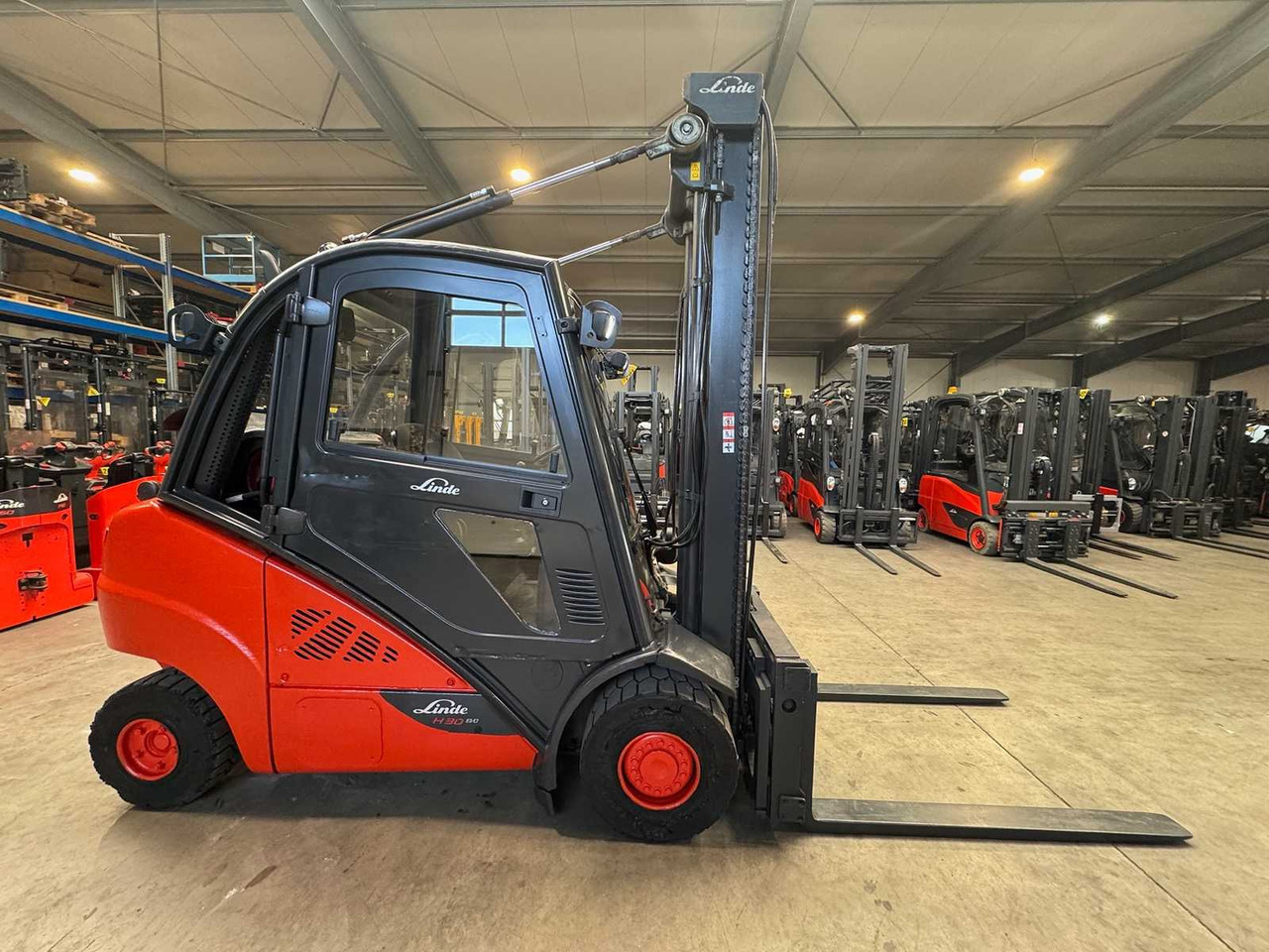 2016 LINDE H30T 3.000KG 3.+4TH VALVE FORK ADJUSTER GAS FORKLIFT FORKLIFT - 叉车:图5 2016 LINDE H30T 3.000KG 3.+4TH VALVE FORK ADJUSTER GAS FORKLIFT FORKLIFT - 叉车:图5