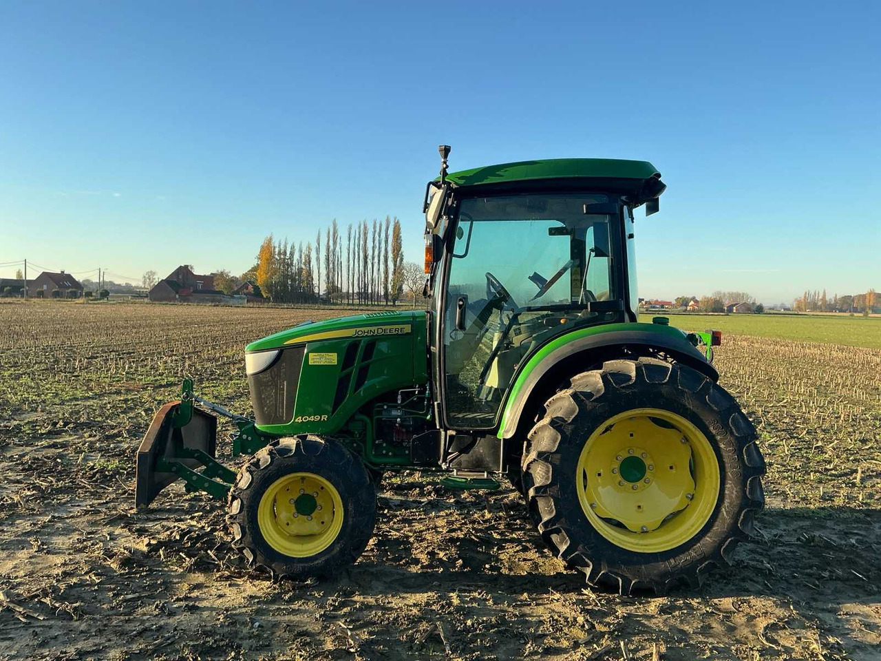 2017 JOHN DEERE 4049R FARM TRACTOR - 拖拉机:图2 2017 JOHN DEERE 4049R FARM TRACTOR - 拖拉机:图2
