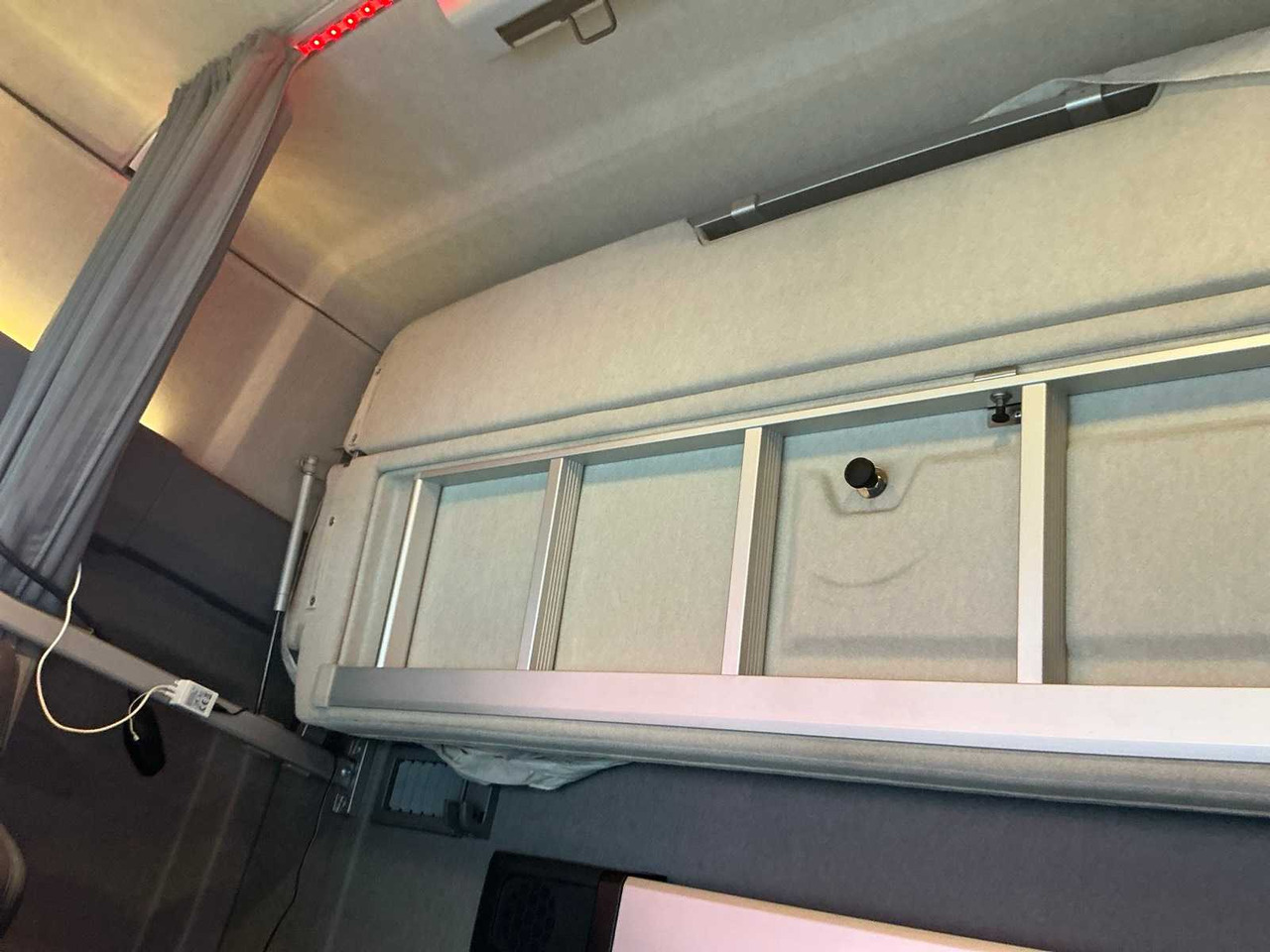 卡车 2017 RENAULT T480 COMFORT THD001 HIGH EDITION TRACTOR RENAULT T480 COMFORT:图23 卡车 2017 RENAULT T480 COMFORT THD001 HIGH EDITION TRACTOR RENAULT T480 COMFORT:图23