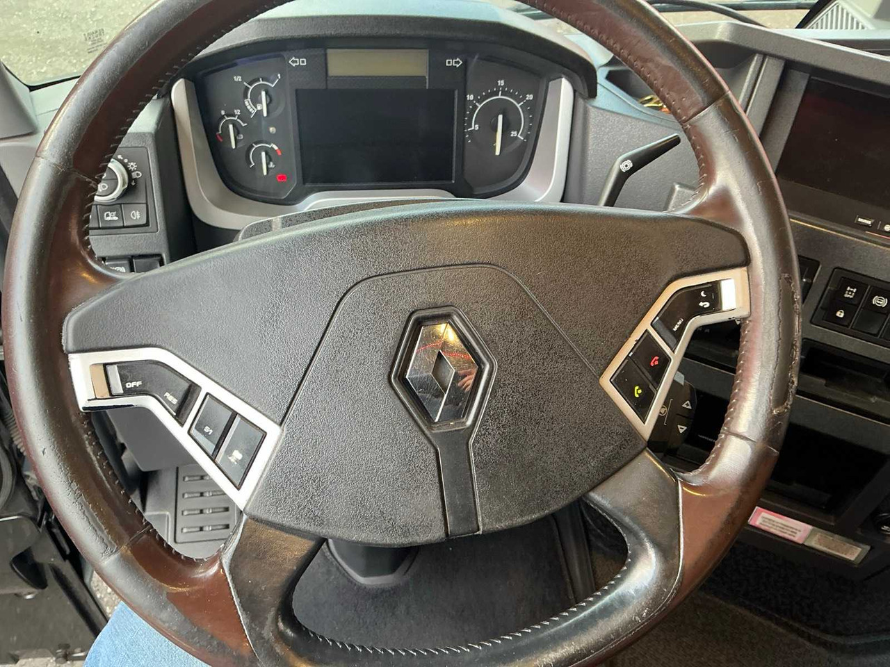 卡车 2017 RENAULT T480 COMFORT THD001 HIGH EDITION TRACTOR RENAULT T480 COMFORT:图19 卡车 2017 RENAULT T480 COMFORT THD001 HIGH EDITION TRACTOR RENAULT T480 COMFORT:图19