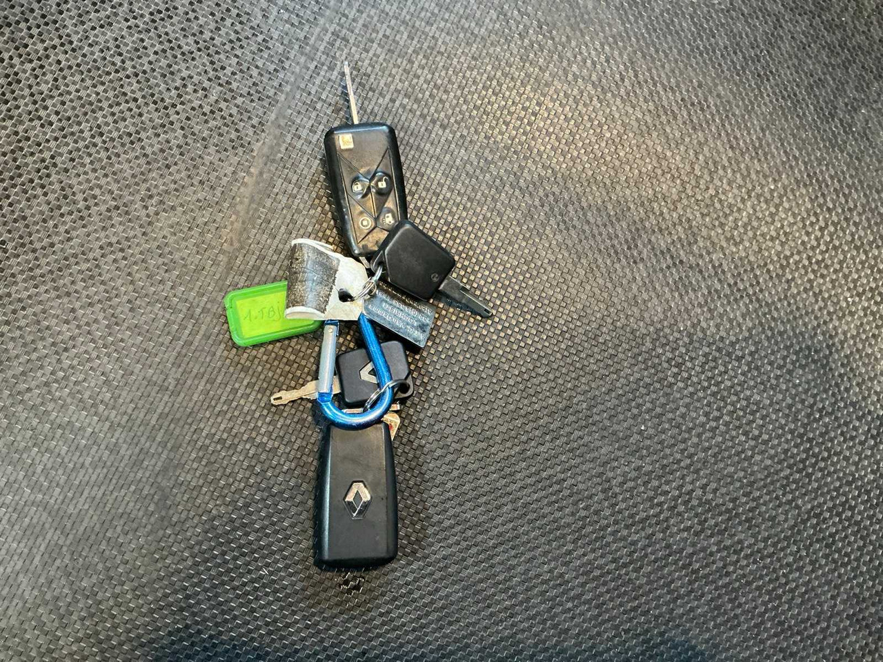 卡车 2017 RENAULT T480 COMFORT THD001 HIGH EDITION TRACTOR RENAULT T480 COMFORT:图27 卡车 2017 RENAULT T480 COMFORT THD001 HIGH EDITION TRACTOR RENAULT T480 COMFORT:图27