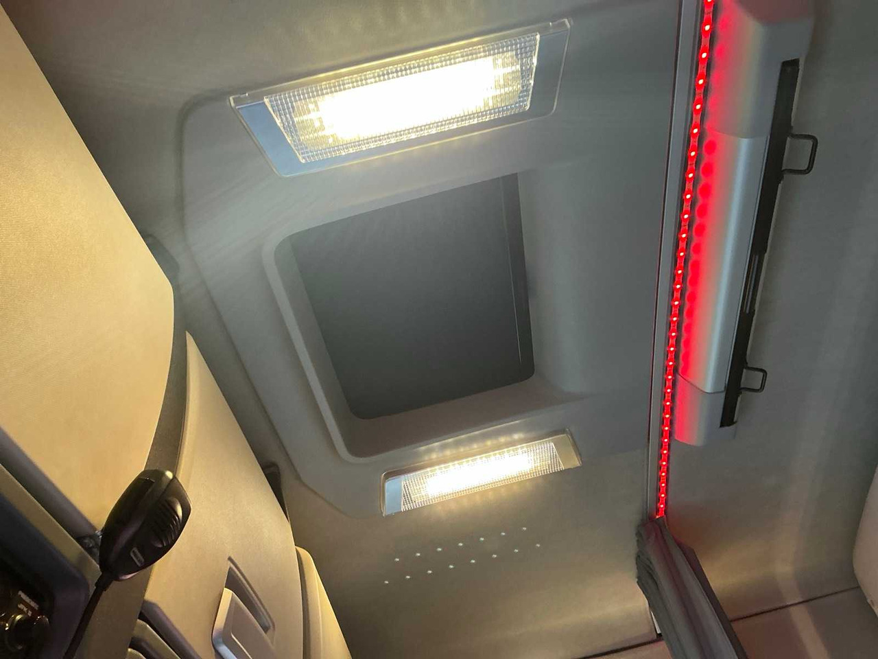 卡车 2017 RENAULT T480 COMFORT THD001 HIGH EDITION TRACTOR RENAULT T480 COMFORT:图26 卡车 2017 RENAULT T480 COMFORT THD001 HIGH EDITION TRACTOR RENAULT T480 COMFORT:图26