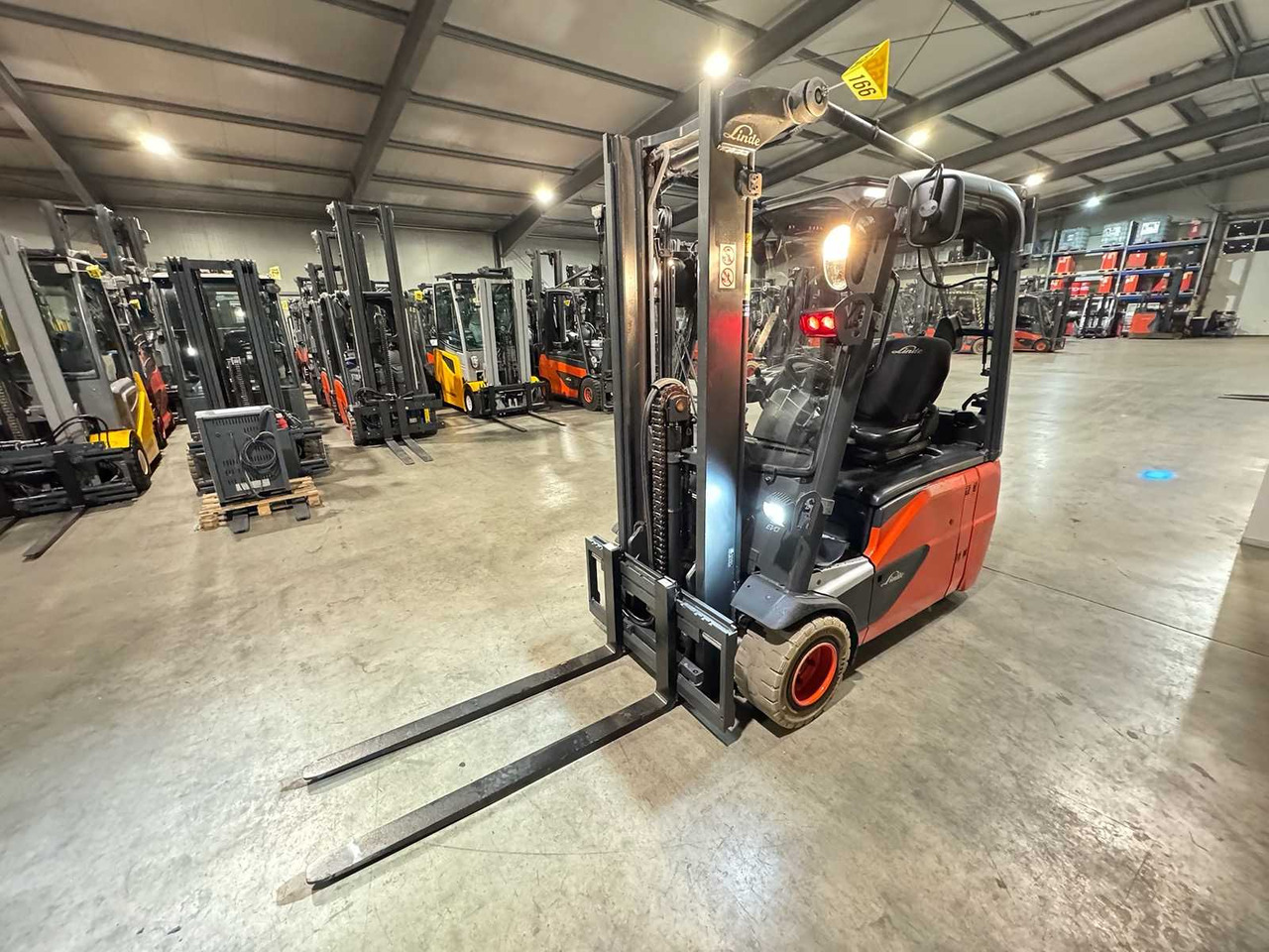 2018 SERVICE+UVV 10/2026 LINDE E18 EVO 1,800KG DUPLEX FREE LIFT ELECTRIC FORKLIFT 4,467 HOURS E20 E16 - 叉车:图1 2018 SERVICE+UVV 10/2026 LINDE E18 EVO 1,800KG DUPLEX FREE LIFT ELECTRIC FORKLIFT 4,467 HOURS E20 E16 - 叉车:图1