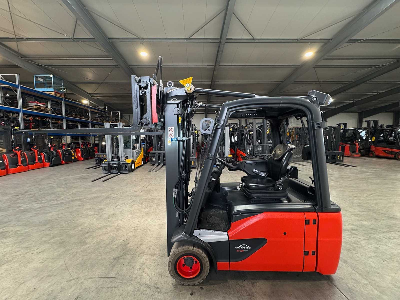 2018 SERVICE+UVV 10/2026 LINDE E18L EVO TRIPLEX 3RD + 4TH VALVE FORK ADJUSTER ELECTRIC FORKLIFT 6,055 HOURS - 叉车:图2 2018 SERVICE+UVV 10/2026 LINDE E18L EVO TRIPLEX 3RD + 4TH VALVE FORK ADJUSTER ELECTRIC FORKLIFT 6,055 HOURS - 叉车:图2