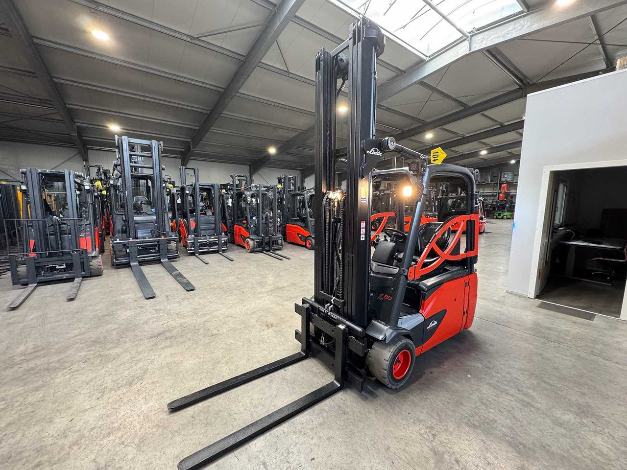 2018 SERVICE + UVV 10/2026 LINDE E20L EVO 2.000KG TRIPLEX 680CM ELECTRIC FORKLIFT FORKLIFT - 叉车:图3 2018 SERVICE + UVV 10/2026 LINDE E20L EVO 2.000KG TRIPLEX 680CM ELECTRIC FORKLIFT FORKLIFT - 叉车:图3