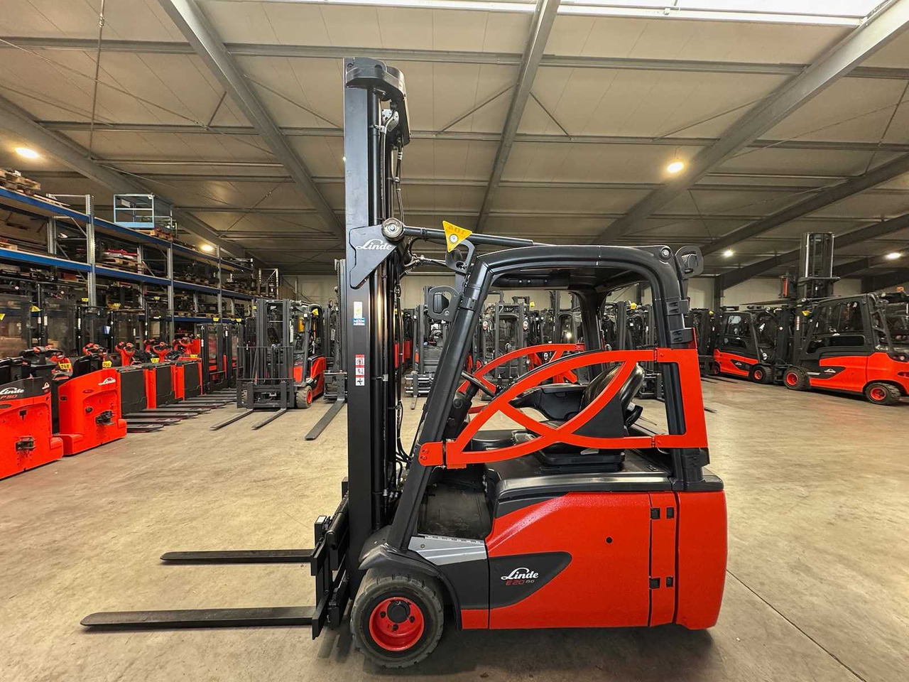 2018 SERVICE + UVV 10/2026 LINDE E20L EVO 2.000KG TRIPLEX 680CM ELECTRIC FORKLIFT FORKLIFT - 叉车:图2 2018 SERVICE + UVV 10/2026 LINDE E20L EVO 2.000KG TRIPLEX 680CM ELECTRIC FORKLIFT FORKLIFT - 叉车:图2