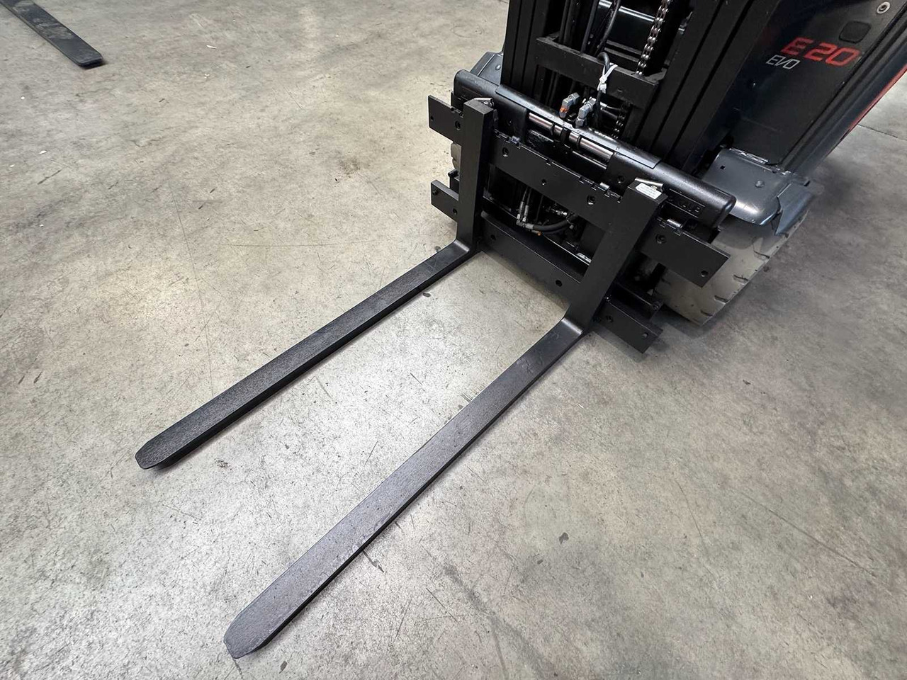 2018 SERVICE + UVV 10/2026 LINDE E20L EVO 2.000KG TRIPLEX 680CM ELECTRIC FORKLIFT FORKLIFT - 叉车:图4 2018 SERVICE + UVV 10/2026 LINDE E20L EVO 2.000KG TRIPLEX 680CM ELECTRIC FORKLIFT FORKLIFT - 叉车:图4