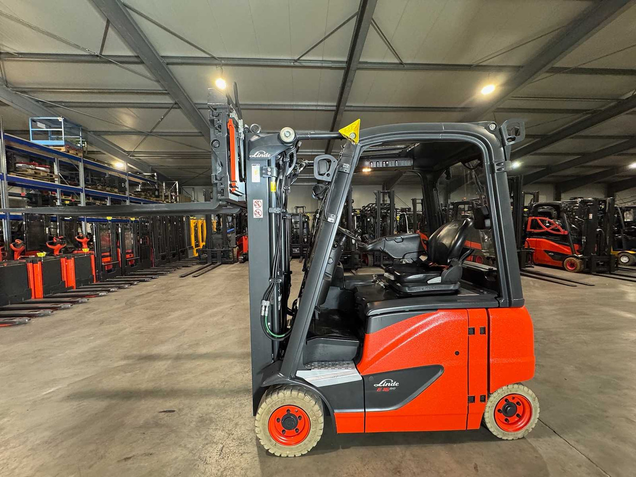 2018 SERVICE + UVV 11/2026 LINDE E16PH EVO TRIPLEX 3RD + 4TH VALVE 152CM FORK ADJUSTER ELECTRIC FORKLIFT 3,934 HOURS - 叉车:图1 2018 SERVICE + UVV 11/2026 LINDE E16PH EVO TRIPLEX 3RD + 4TH VALVE 152CM FORK ADJUSTER ELECTRIC FORKLIFT 3,934 HOURS - 叉车:图1