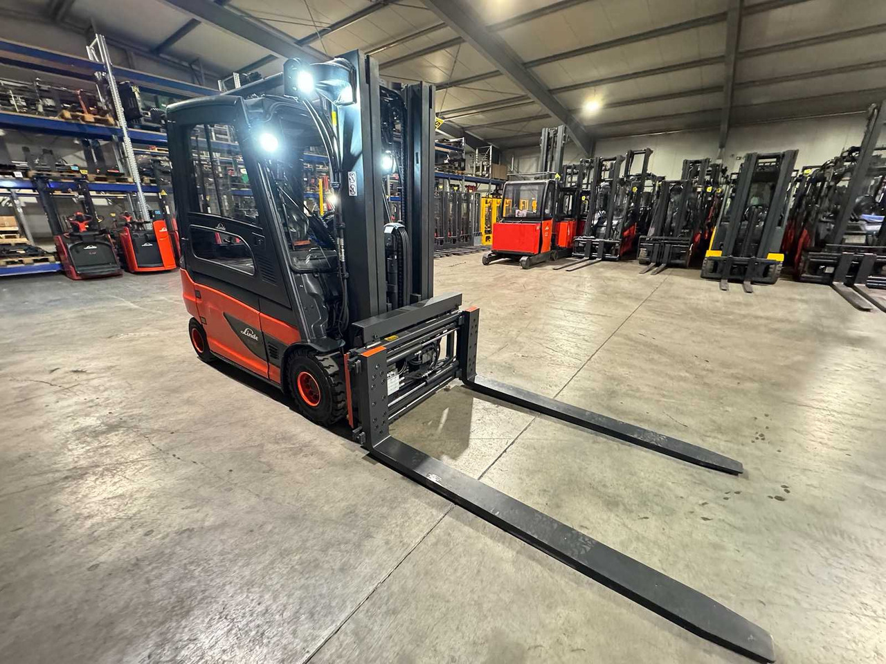 2018 SERVICE + UVV 12/2026 LINDE E25L 2.500KG 3.+4. - 叉车:图5 2018 SERVICE + UVV 12/2026 LINDE E25L 2.500KG 3.+4. - 叉车:图5