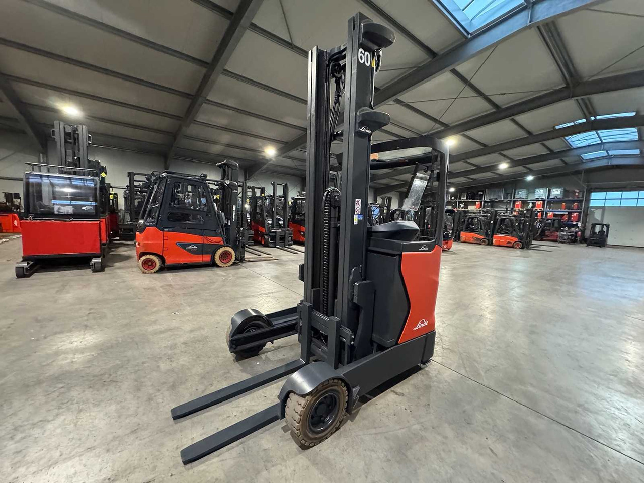2018 SERVICE + UVV 12/2026 LINDE R14G TRIPLEX 696CM ELECTRIC FORKLIFT OFF-ROAD REACH TRUCK - 叉车:图1 2018 SERVICE + UVV 12/2026 LINDE R14G TRIPLEX 696CM ELECTRIC FORKLIFT OFF-ROAD REACH TRUCK - 叉车:图1