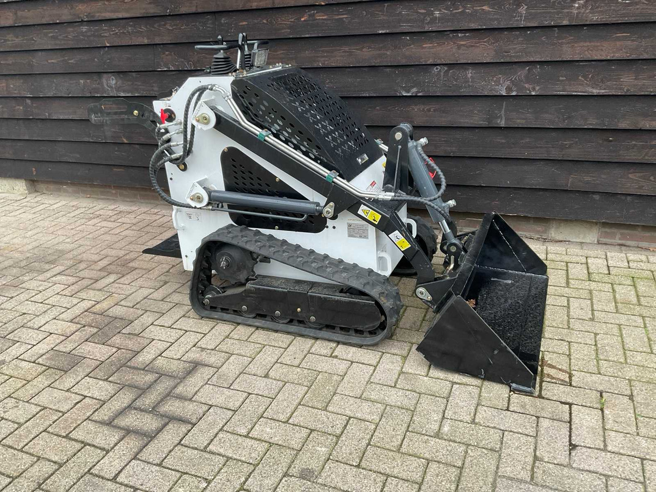 2025 JLH LRT 360 SKID STEER LOADER - 紧凑型轨道装载机:图2 2025 JLH LRT 360 SKID STEER LOADER - 紧凑型轨道装载机:图2